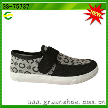 Newest Hot Sale Around World PVC Injection Kids Shoes